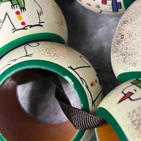 Set of 8 VTG Painted Wooden Snowman Christmas Holiday Napkin Rings Gold Shimmer - Picture 4 of 5